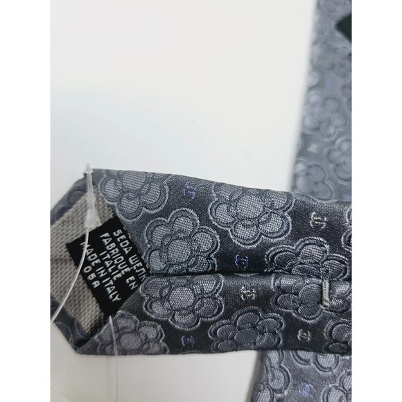 CHANEL Metallic Grey Camellia CC logo Silk Tie - Picture 7 of 12